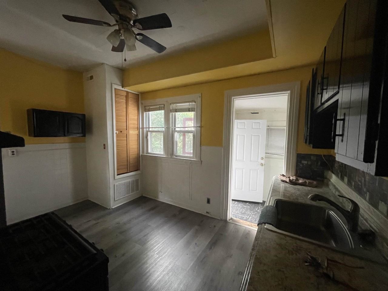 12 Rutgers Pl - Photo 3 of 18