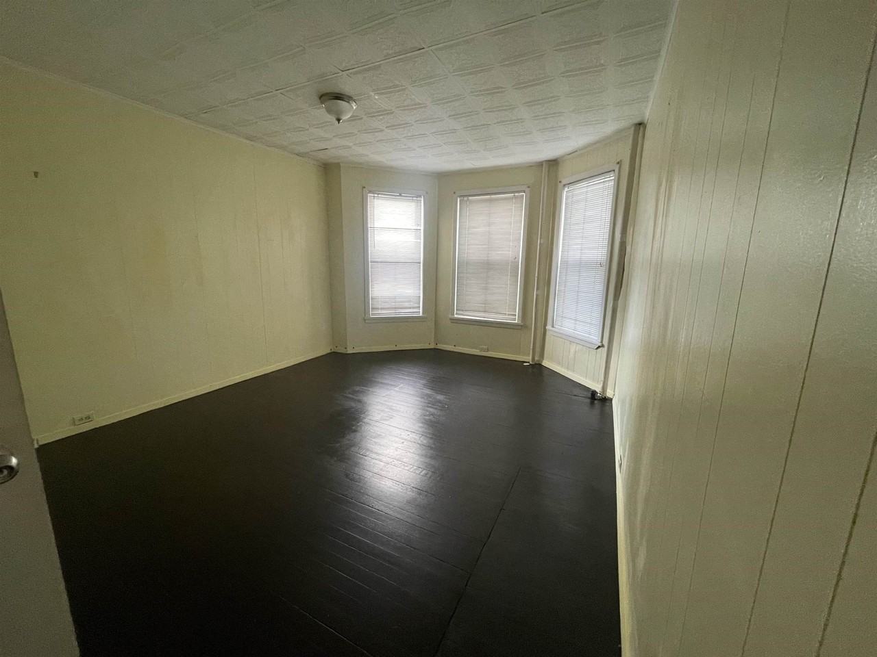 12 Rutgers Pl - Photo 4 of 18