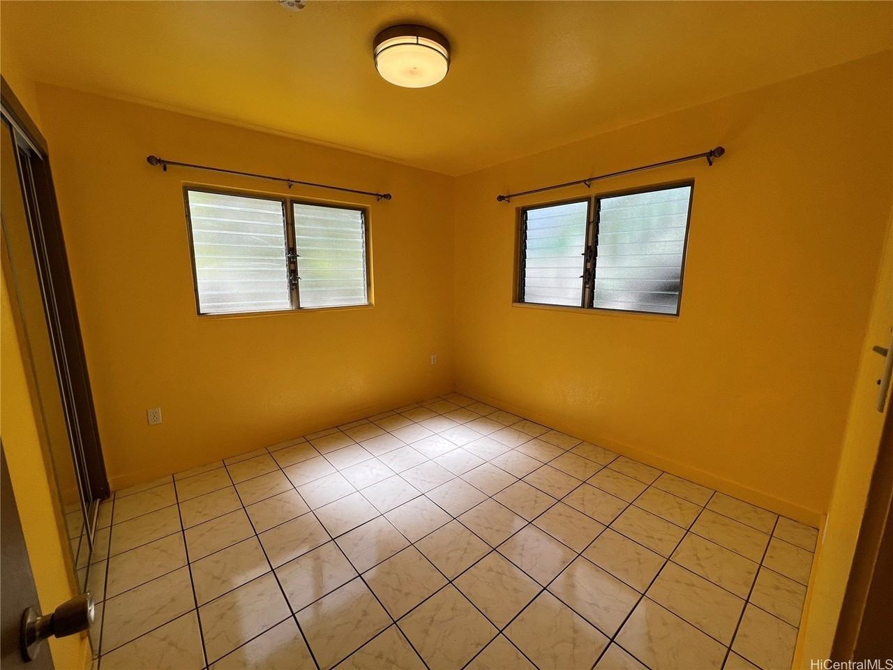 234 Oneawa St - Photo 3 of 5