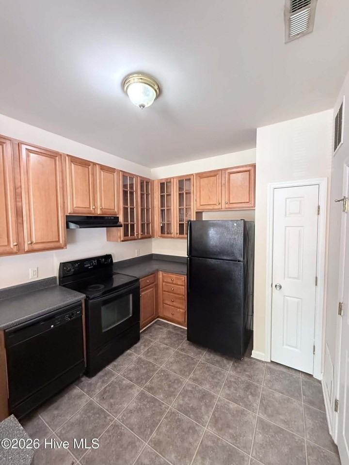 1111 Turtle Creek Rd #E - Photo 5 of 12