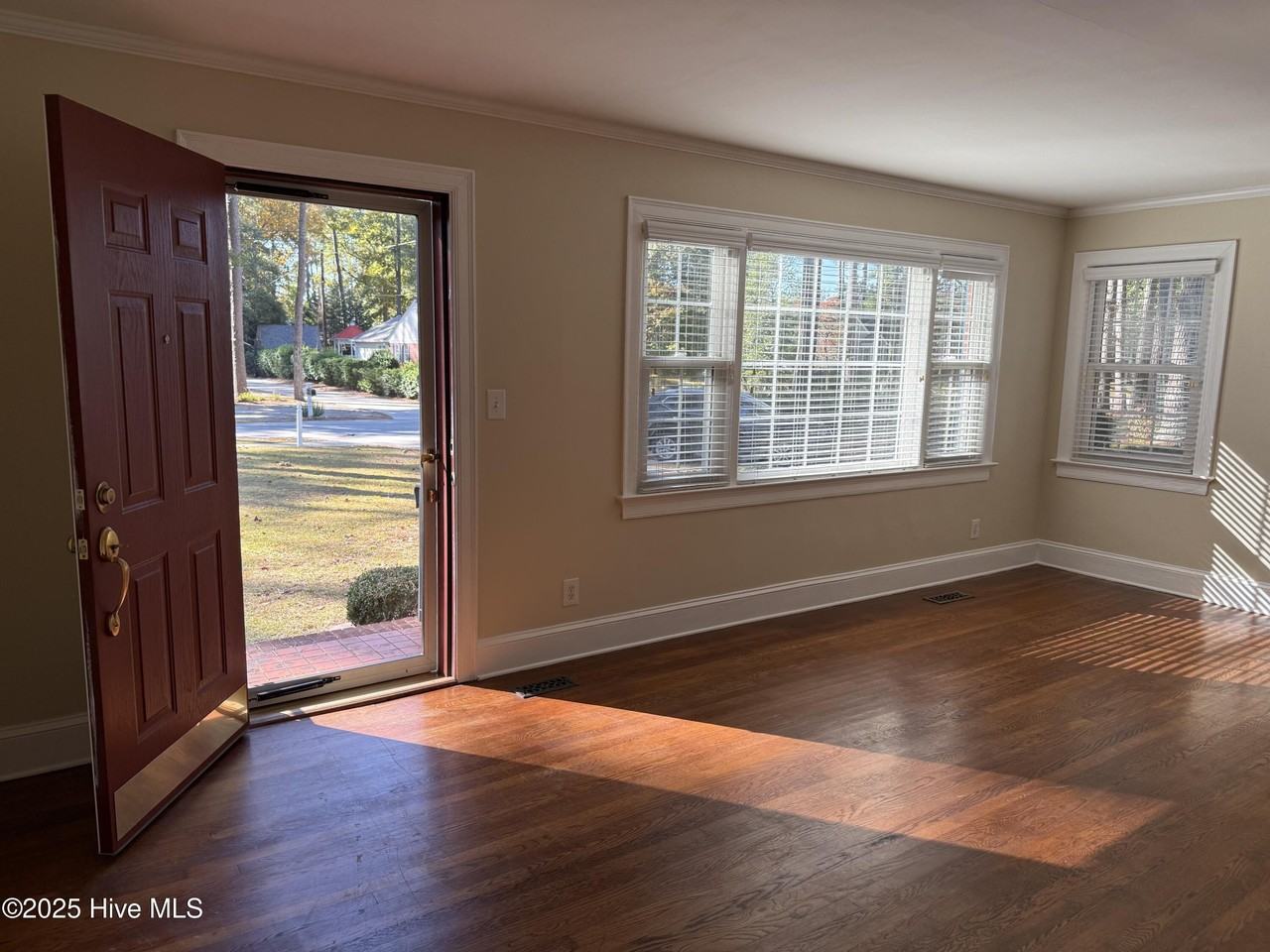 4708 Trent Woods Dr - Photo 2 of 25