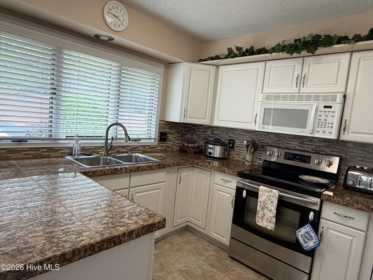 32 Martin Dr #A - Photo 4 of 18