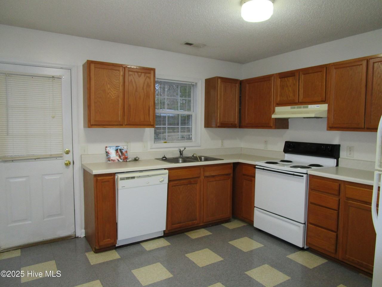 231 Lakewood Dr #A - Photo 3 of 7