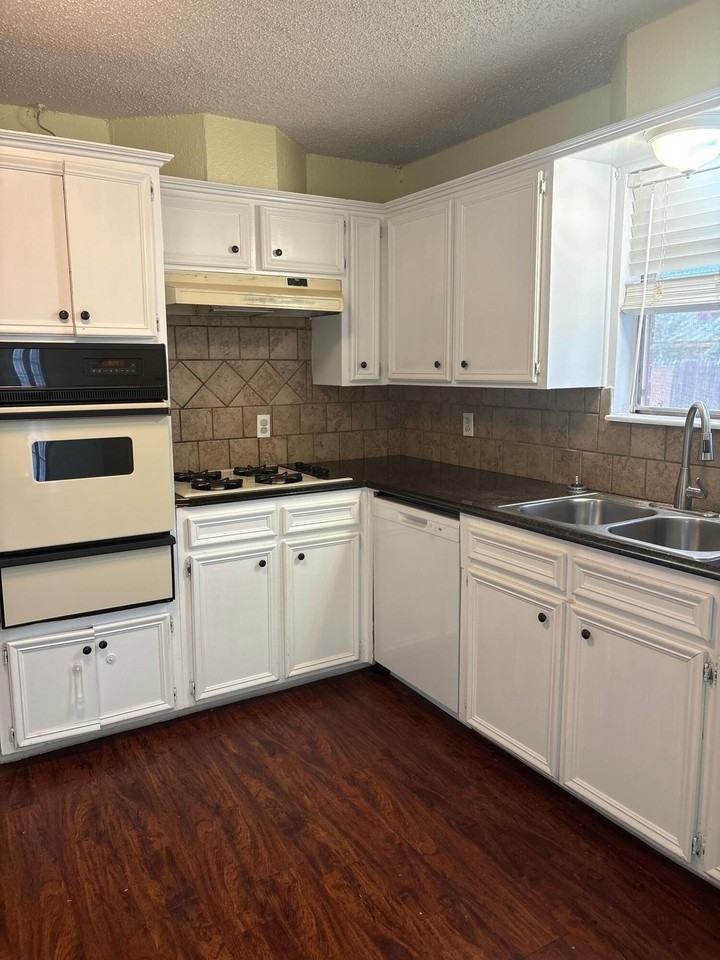 5518 16th Pl - Photo 3 of 8