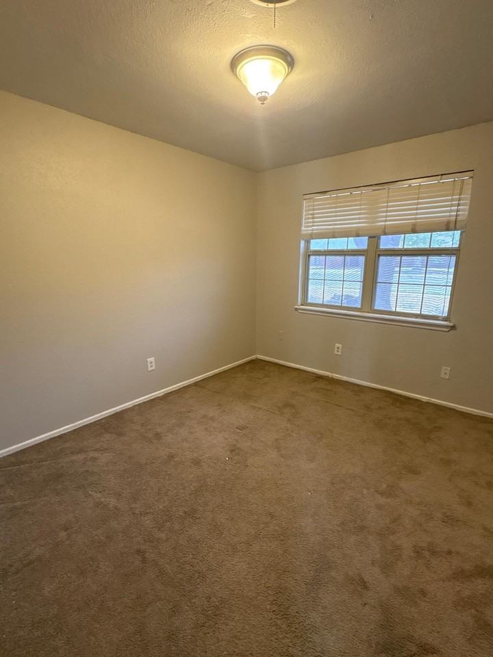 5518 16th Pl - Photo 7 of 8