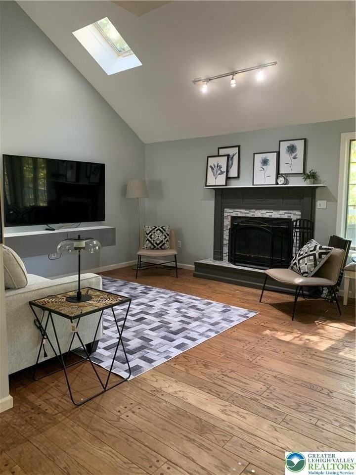 520 Eagle Dr - Photo 2 of 18