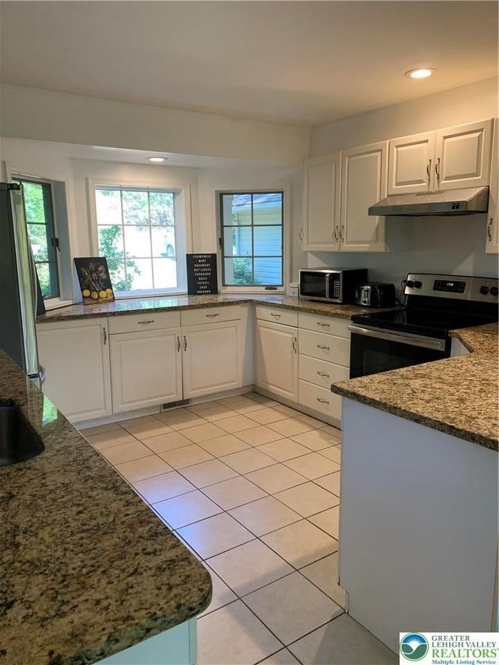 520 Eagle Dr - Photo 5 of 18