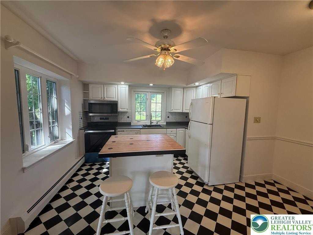 9751 Newtown Rd #B - Photo 6 of 17