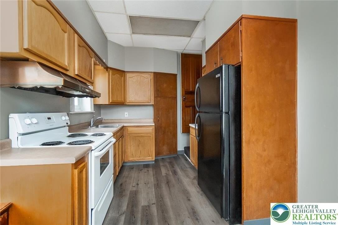 164 W Main St - Photo 3 of 25