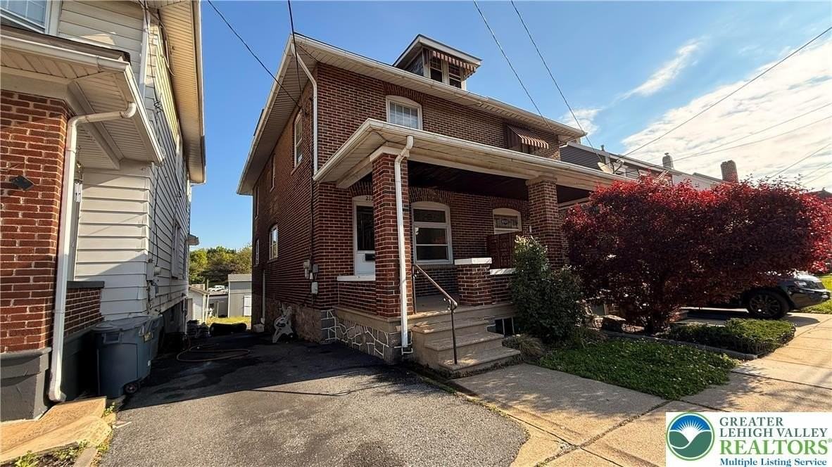 2125 Northampton St - Photo 2 of 15