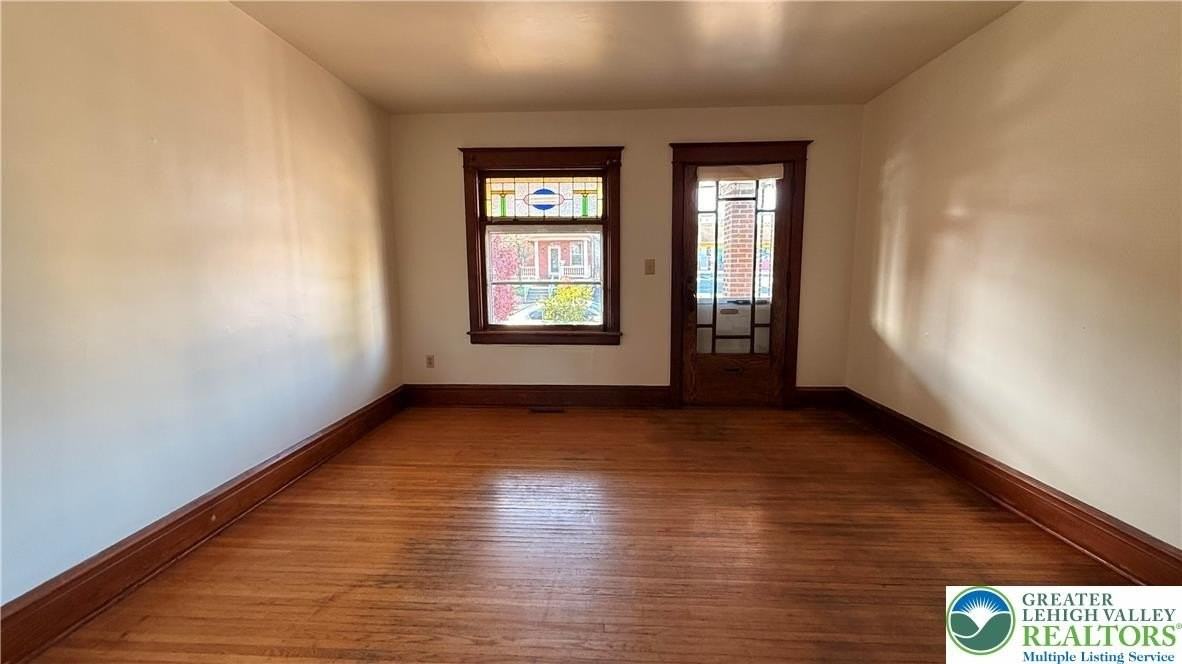 2125 Northampton St - Photo 4 of 15