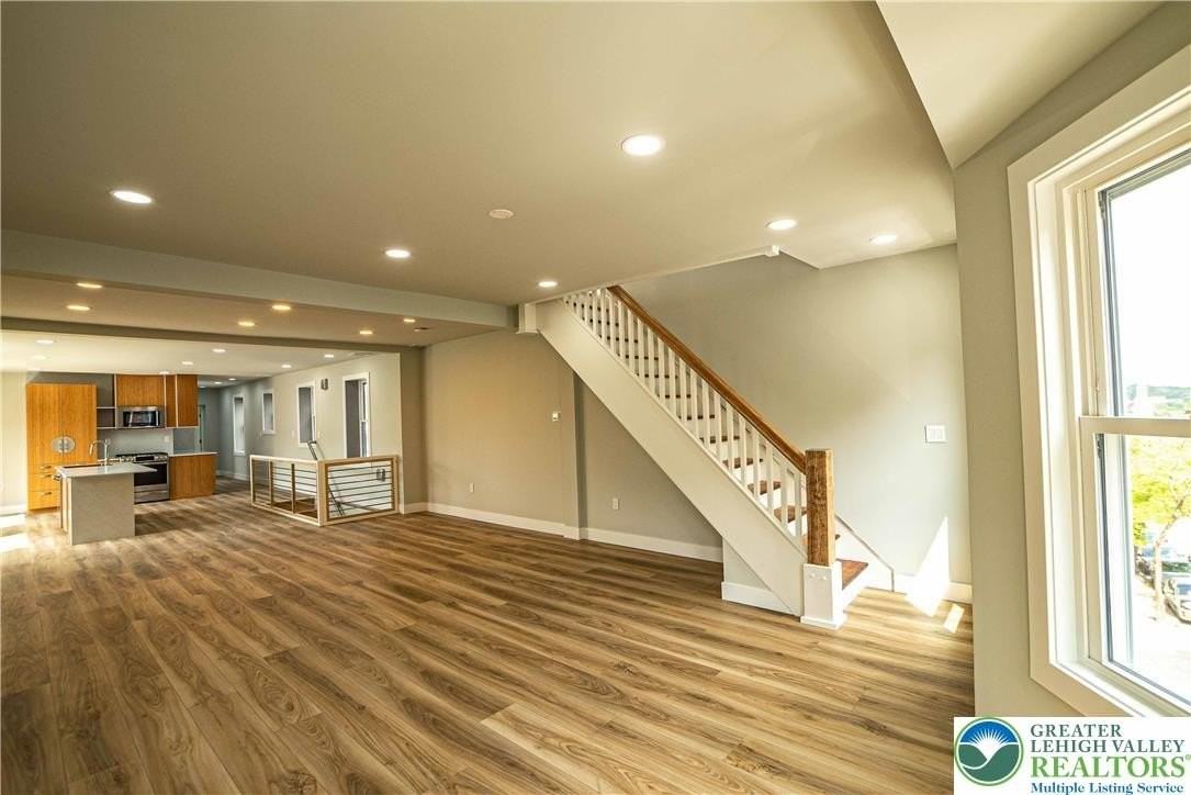 521 Ferry St #PH - Photo 2 of 19
