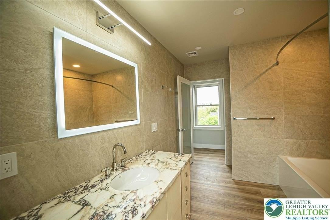 521 Ferry St #PH - Photo 7 of 19