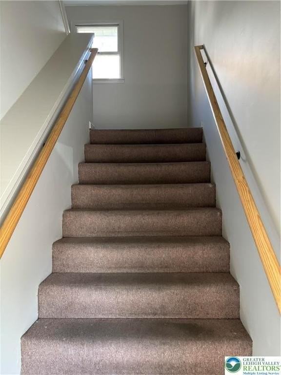 3951 Mountain View Dr - Photo 3 of 17