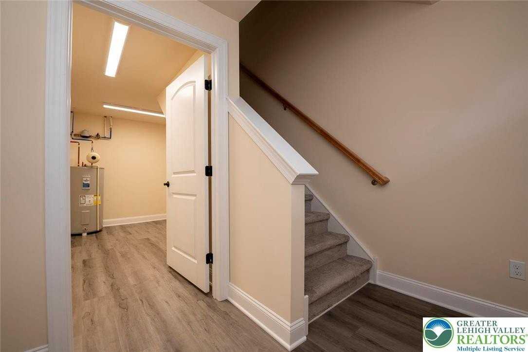 160 William St - Photo 4 of 24