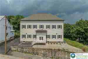 featured image of 418 W Race St #2
