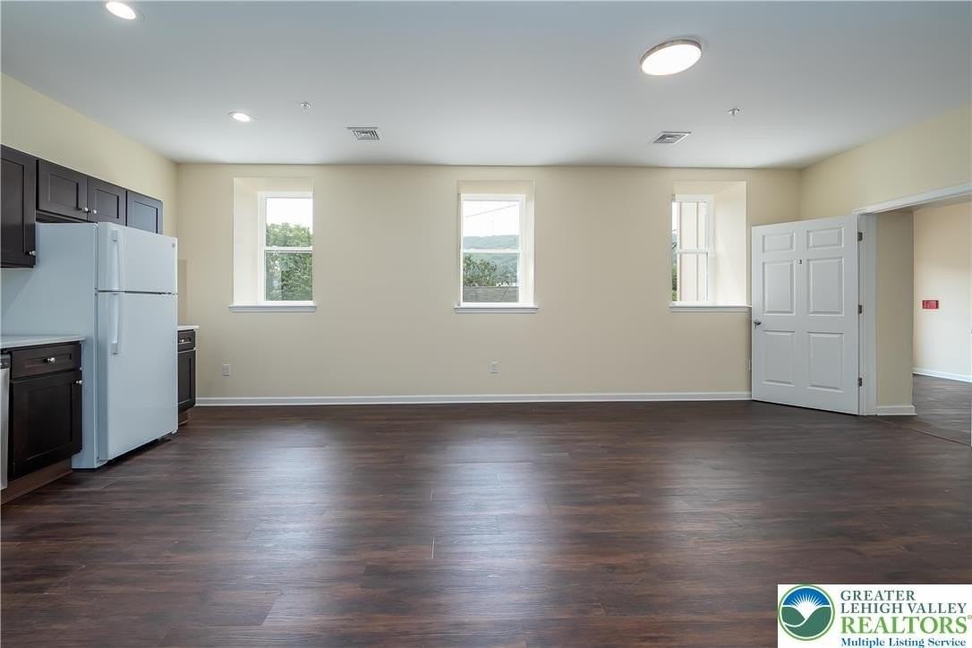 418 W Race St #2 - Photo 3 of 16