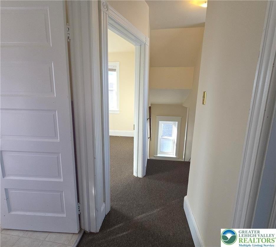 830 Media St - Photo 6 of 8
