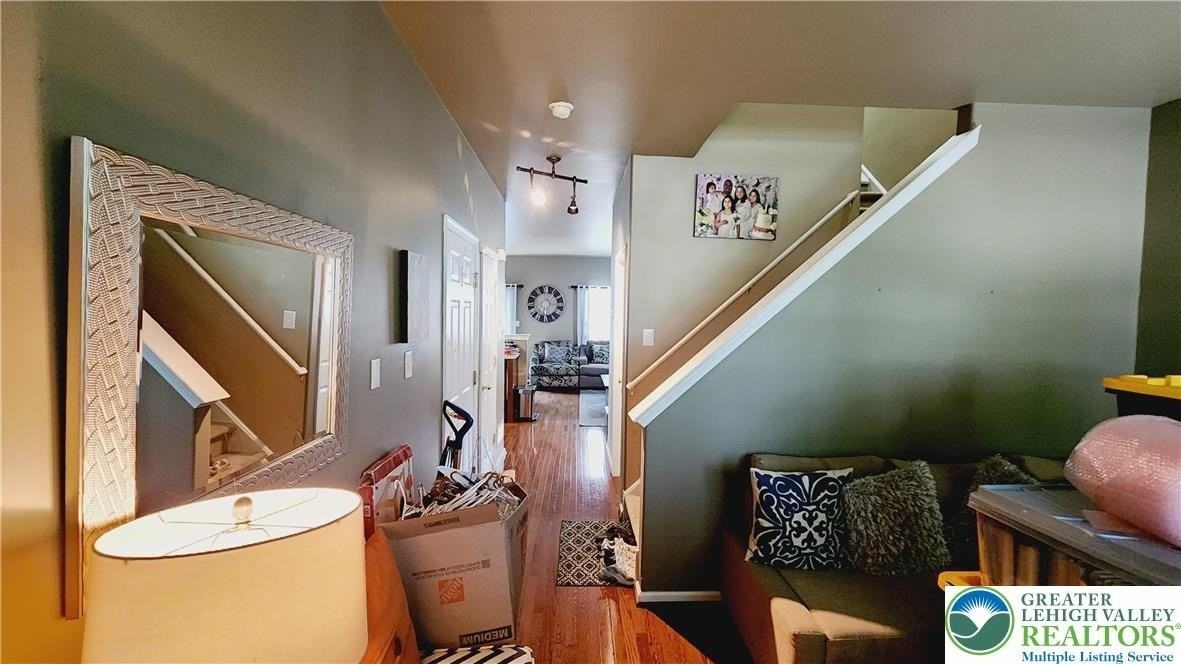 1140 Tudor Dr - Photo 4 of 31