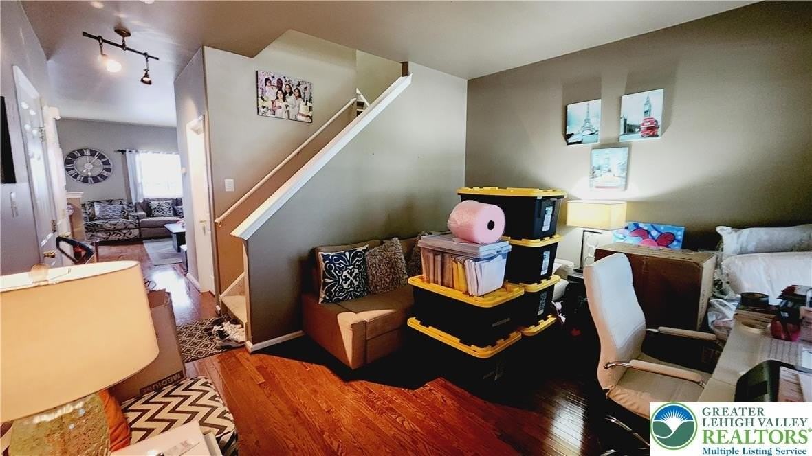 1140 Tudor Dr - Photo 5 of 31