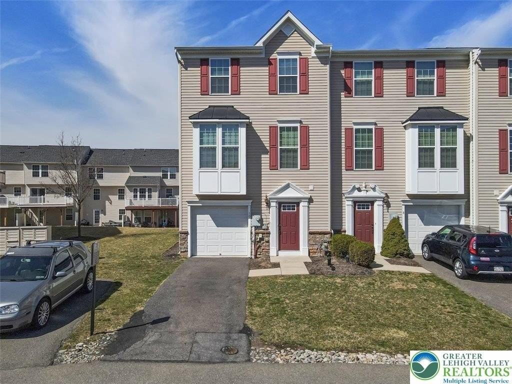 10 White Rose Ln