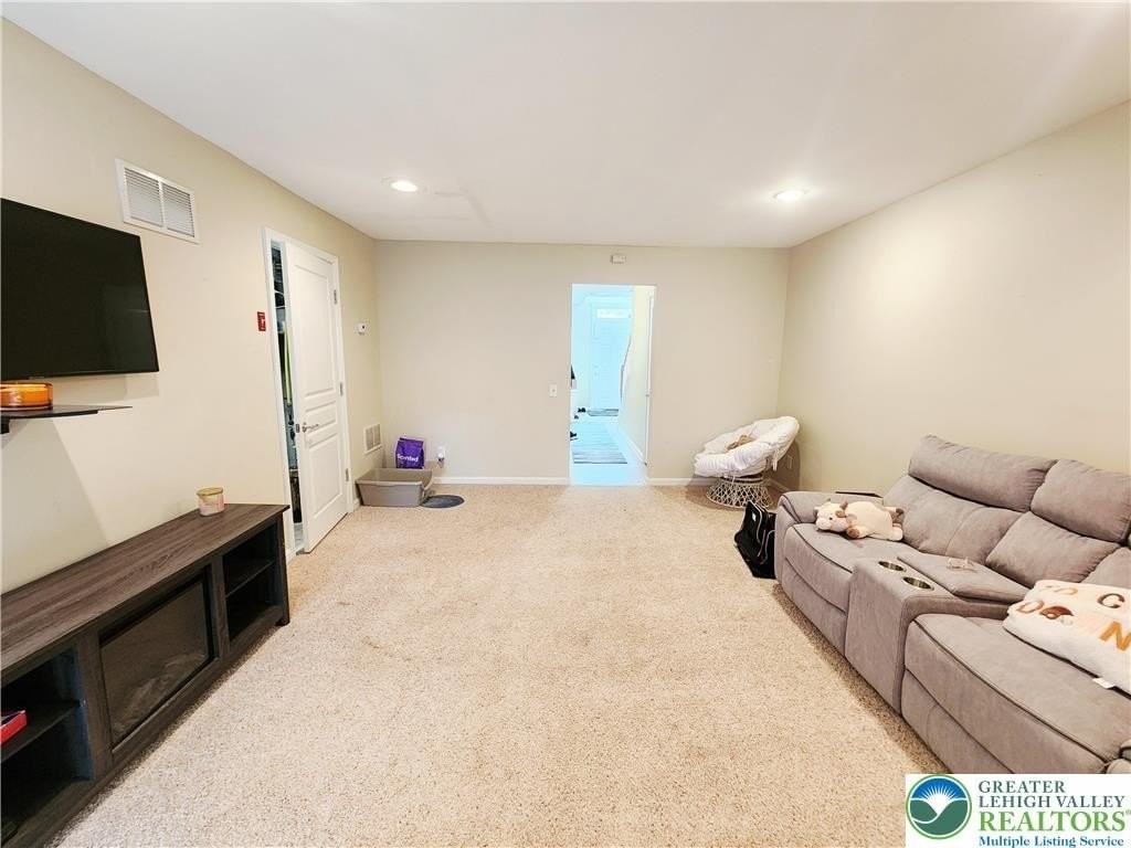 8507 Putnam Ct - Photo 7 of 22