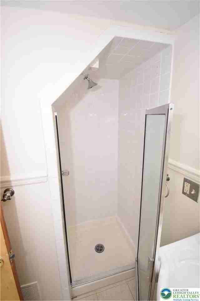 140 Spring Garden St - Photo 6 of 9