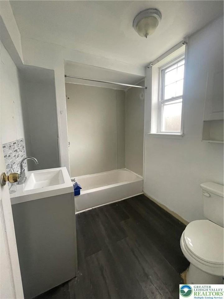 551 Sumner Ct - Photo 5 of 10