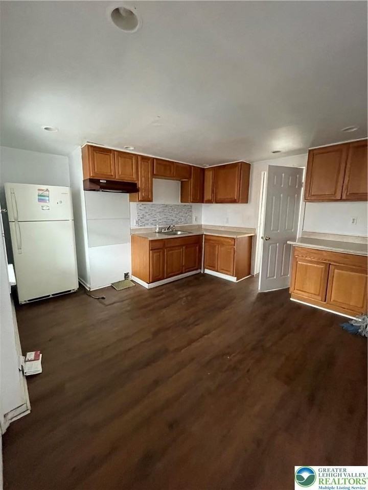 551 Sumner Ct - Photo 6 of 10