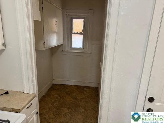 208 Ridge Ave - Photo 7 of 17