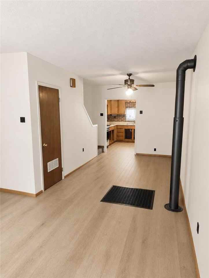 229 N Peach St - Photo 2 of 8