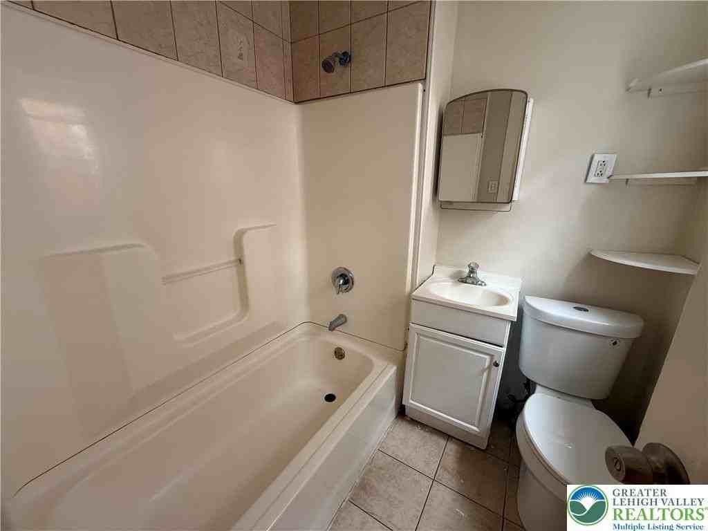 305 N 2nd St #1 - Photo 7 of 10