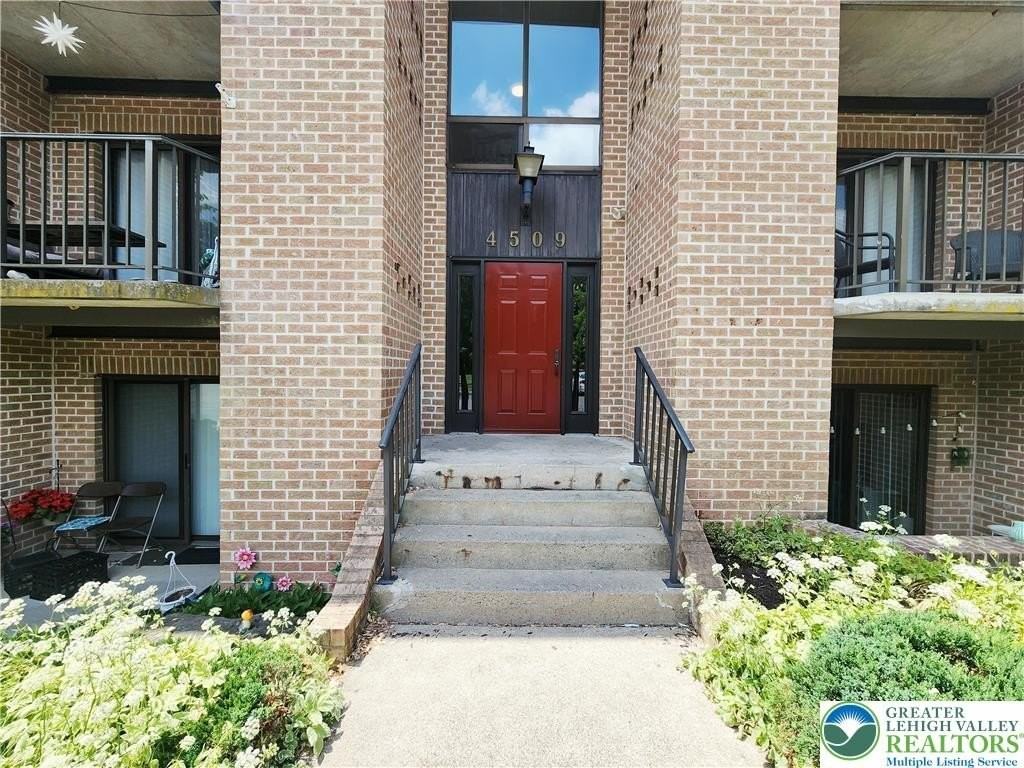 4509 N Hedgerow Dr #2