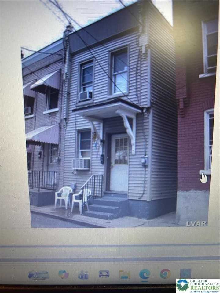 740 Laufer St - Photo 2 of 16