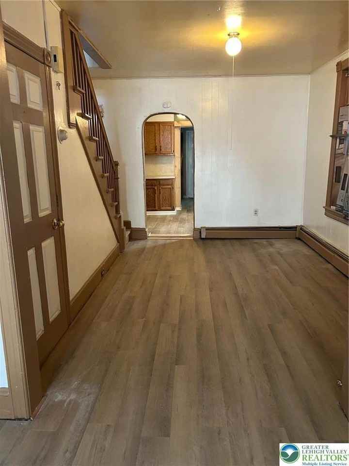 740 Laufer St - Photo 3 of 16