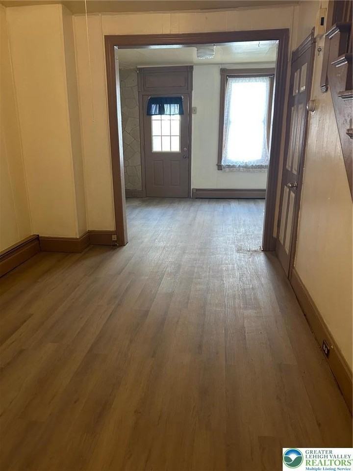 740 Laufer St - Photo 5 of 16