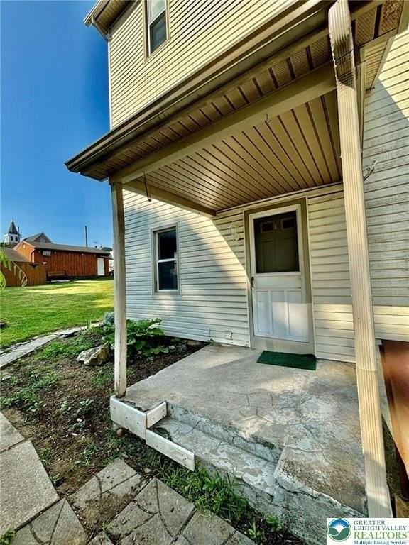 370 Main St - Photo 2 of 8