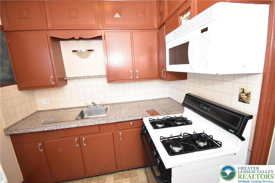 215 Cattell St #2ndFL - Photo 5 of 12