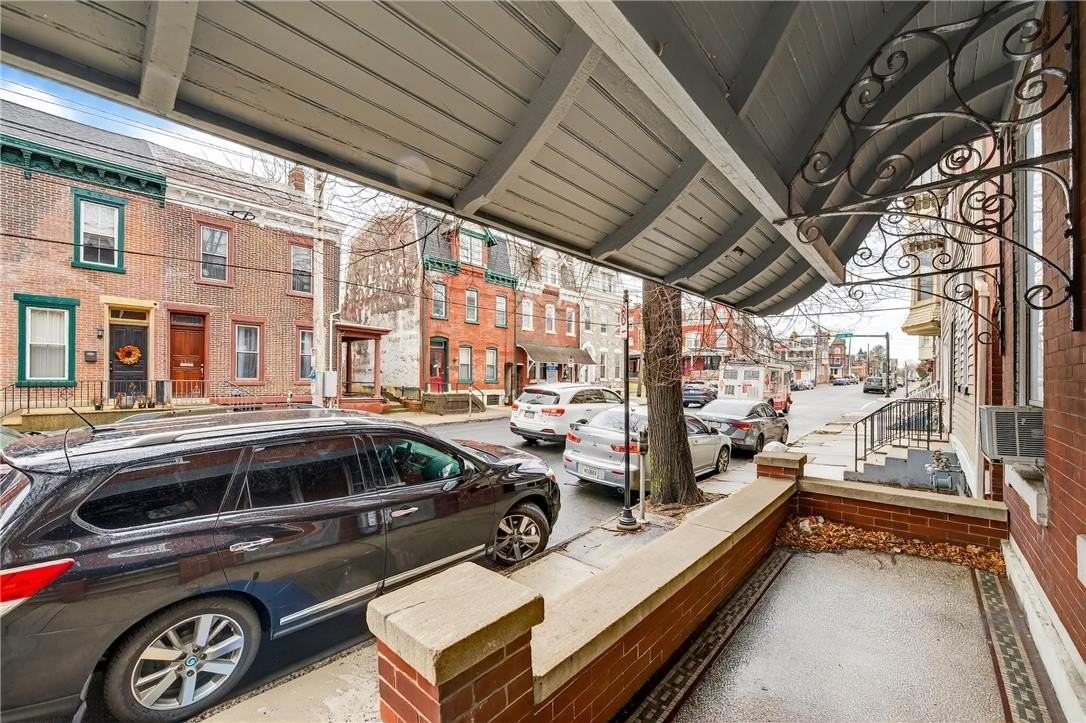 1139 W Linden St - Photo 3 of 20