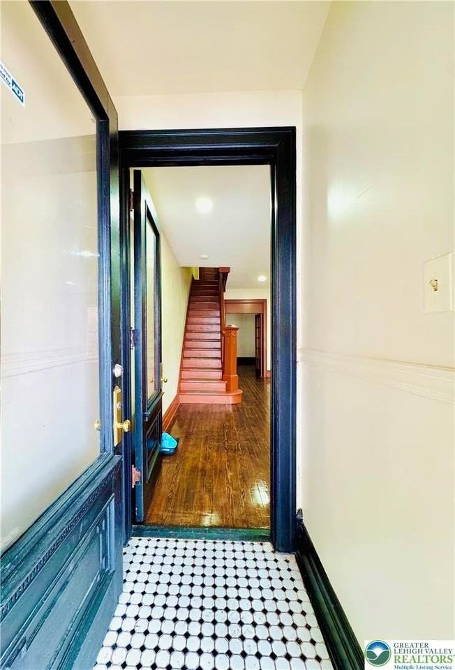 36 S Jefferson St - Photo 3 of 29