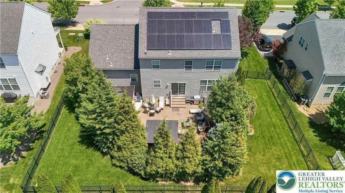 1052 Kingston Ln - Photo 6 of 50