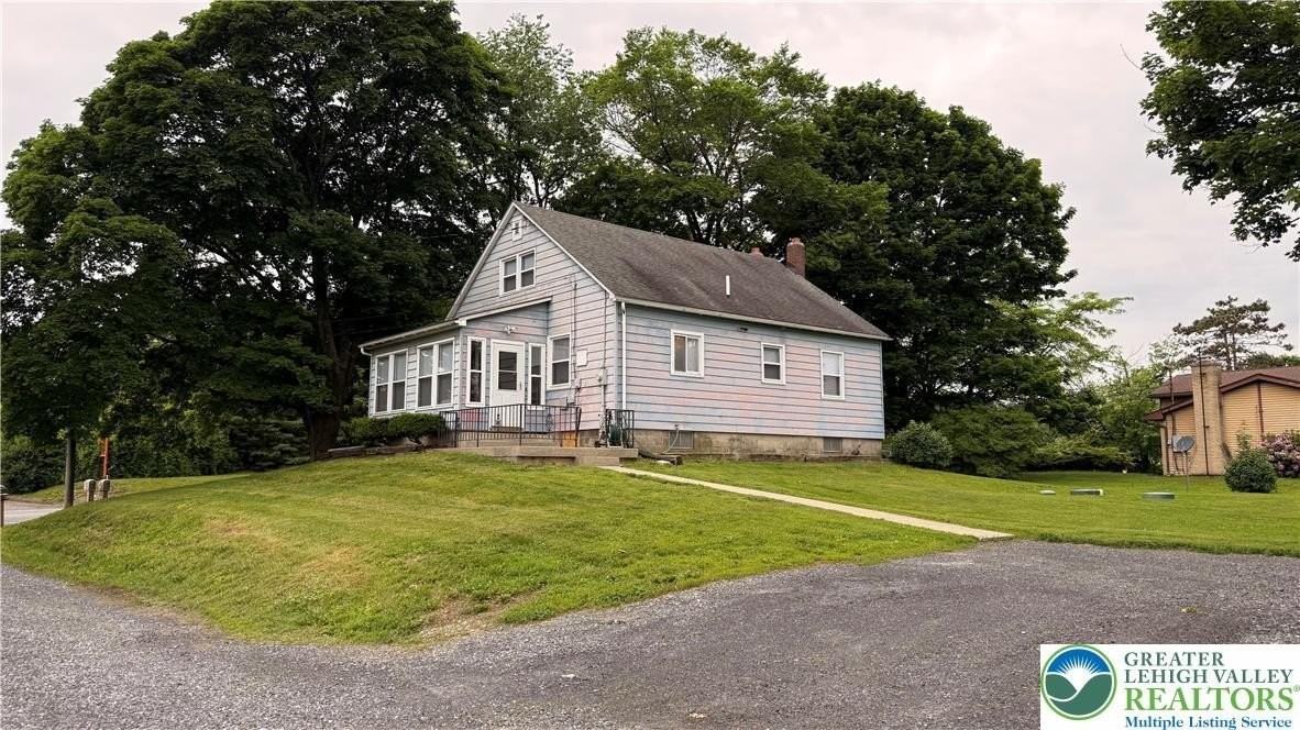 1946 Pen Argyl Rd - Photo 2 of 13