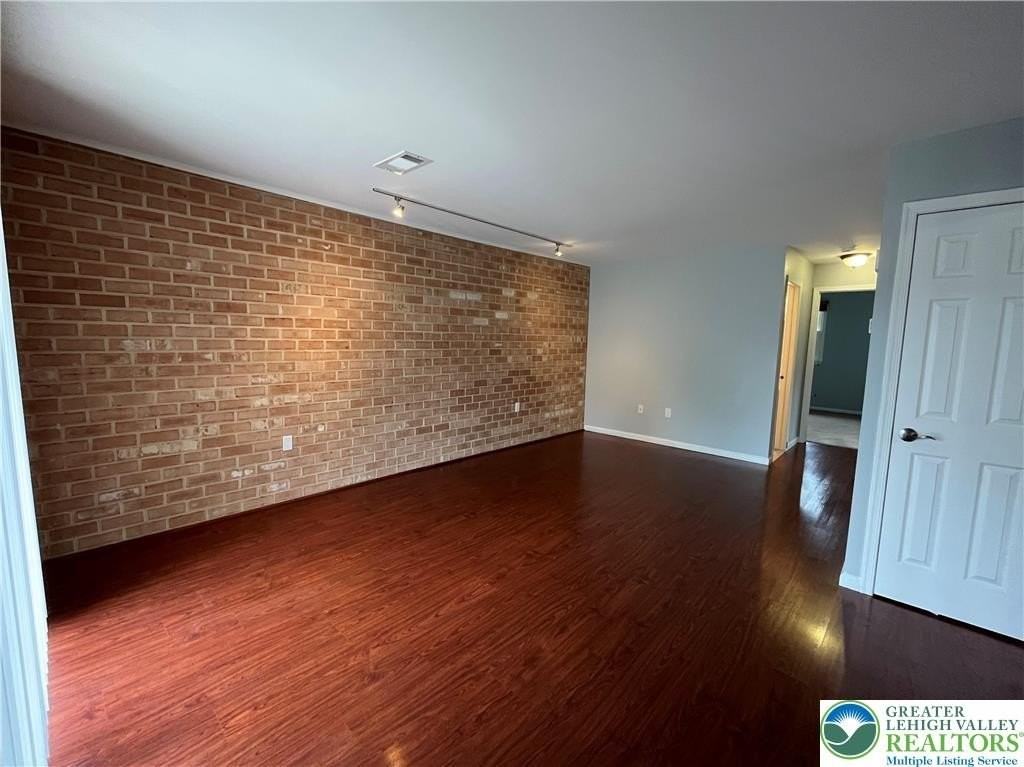 4053 Vaughn St - Photo 3 of 19