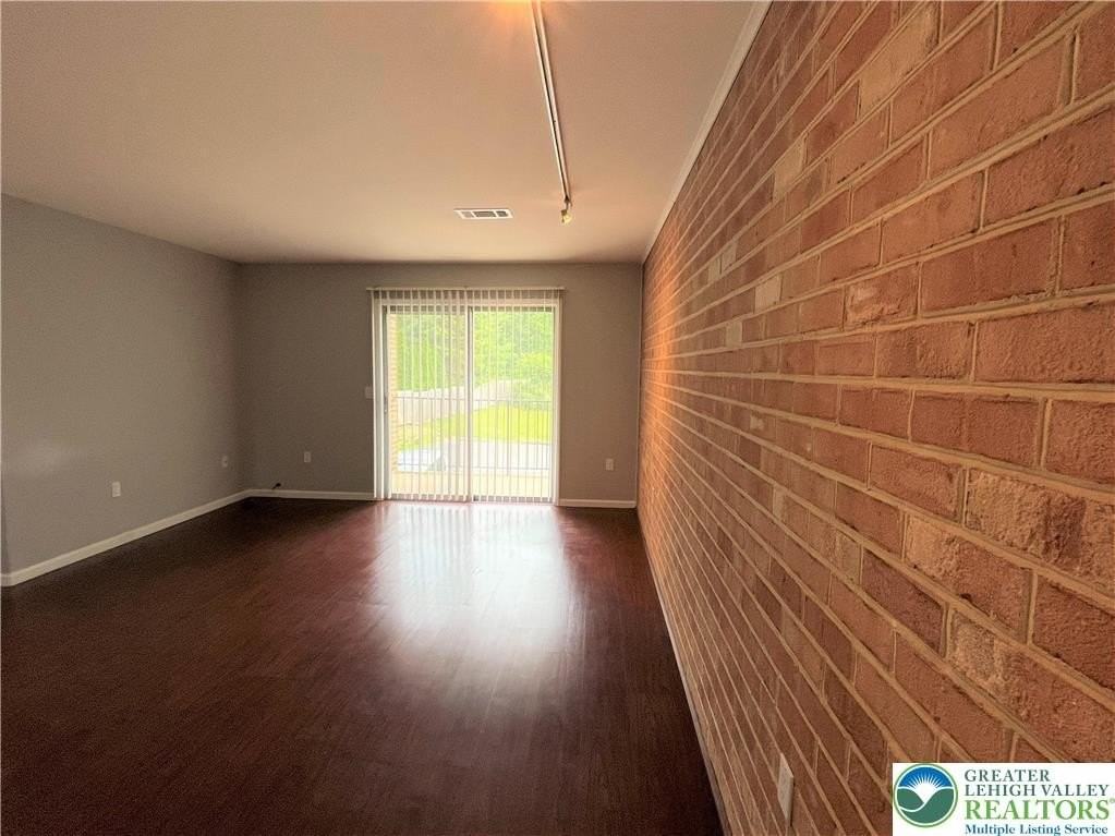 4053 Vaughn St - Photo 4 of 19