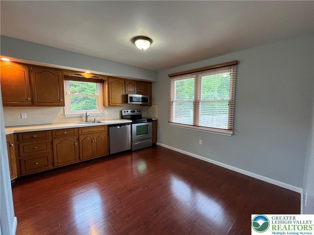 4053 Vaughn St - Photo 6 of 19