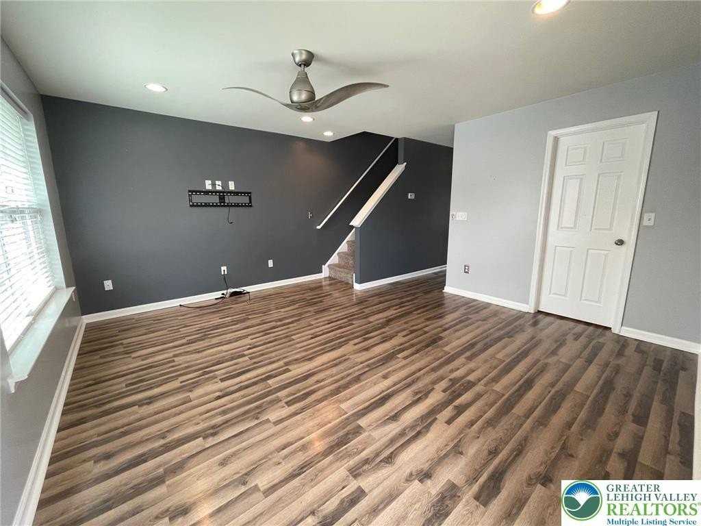 304 Central Park Ave - Photo 3 of 18