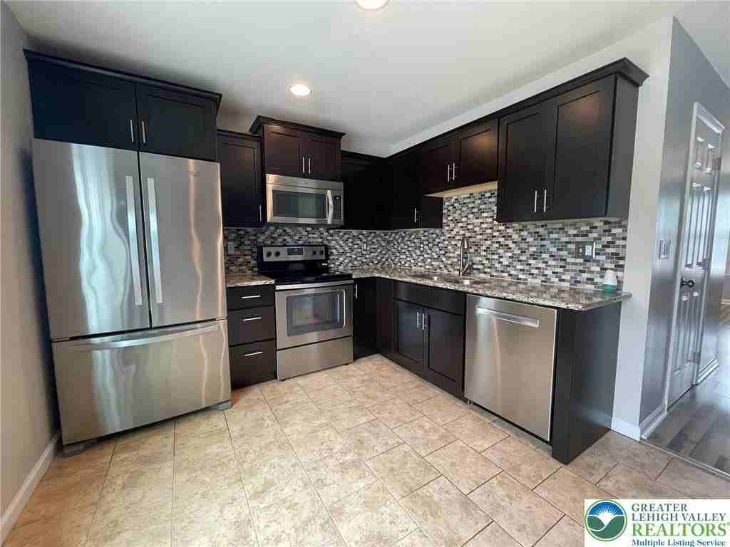 304 Central Park Ave - Photo 4 of 18