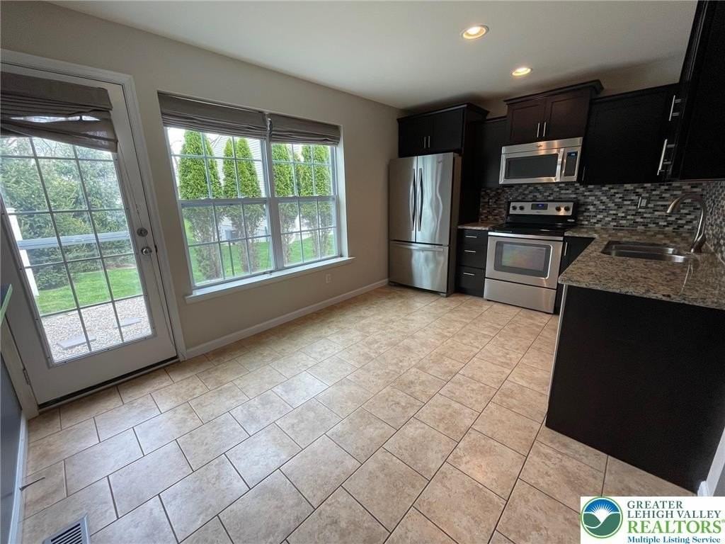 304 Central Park Ave - Photo 5 of 18
