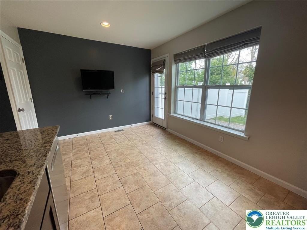 304 Central Park Ave - Photo 7 of 18