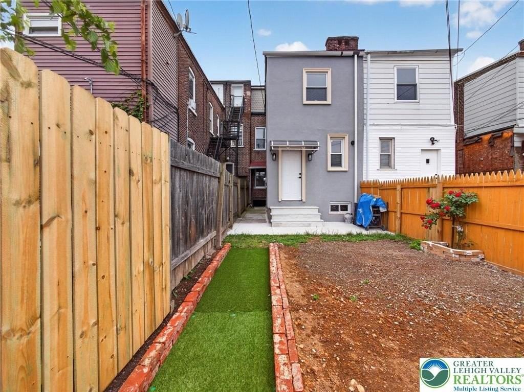 1341 Chew St - Photo 3 of 31